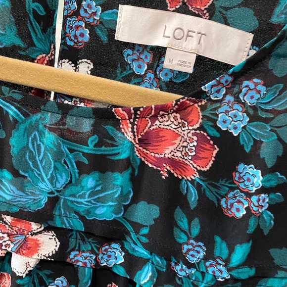 NWOT Loft blouse ruffle detail - Picture 3 of 4